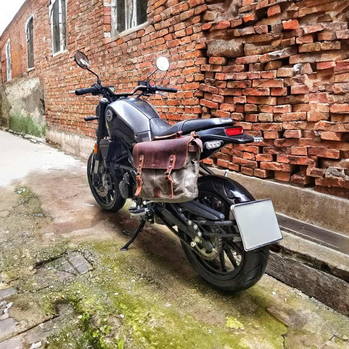 CafeCargo Motorcycles Saddlebags grey color on Benelli Leoncino 500